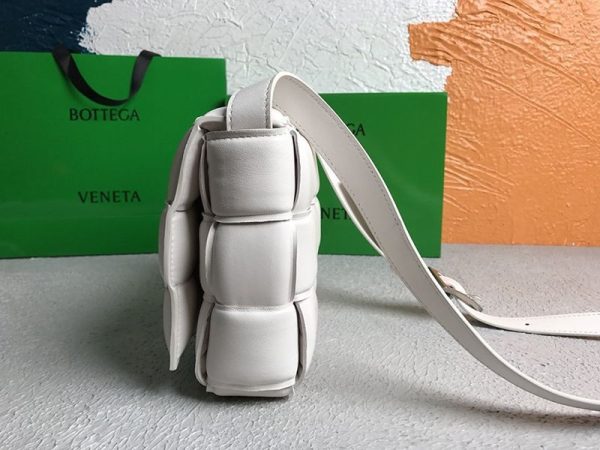 欲しい♡超限定♪ボッテガヴェネタ パデッドカセット スーパーコピー ショルダーバッグ シルバー仕上げ boj78120 - 画像 (5)