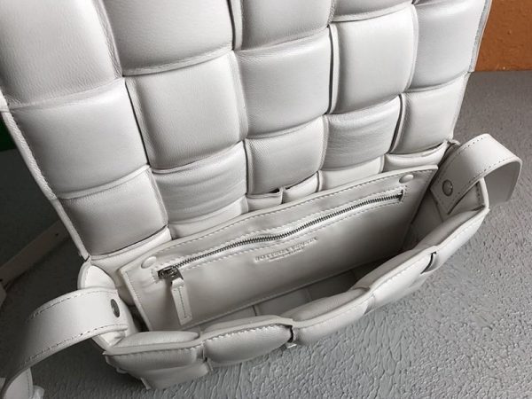 欲しい♡超限定♪ボッテガヴェネタ パデッドカセット スーパーコピー ショルダーバッグ シルバー仕上げ boj78120 - 画像 (7)