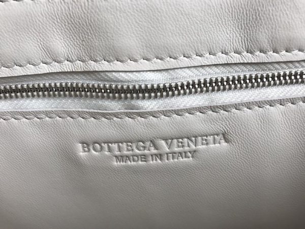 欲しい♡超限定♪ボッテガヴェネタ パデッドカセット スーパーコピー ショルダーバッグ シルバー仕上げ boj78120 - 画像 (8)