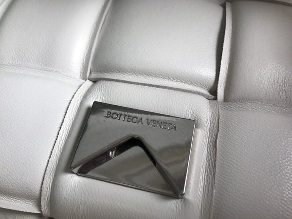 欲しい♡超限定♪ボッテガヴェネタ パデッドカセット スーパーコピー ショルダーバッグ シルバー仕上げ boj78120 - 画像 (9)