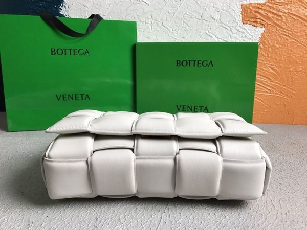 希少色ボッテガヴェネタ 偽物 パデッドカセット ショルダーバッグ ゴールド仕上げ 591970VCQR19143 - 画像 (6)