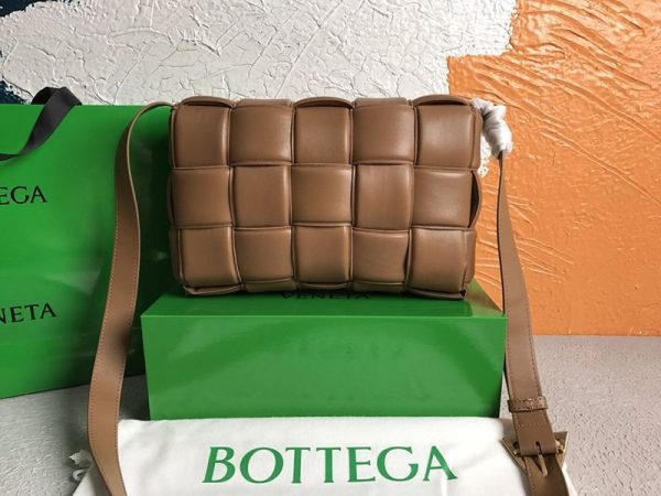 可愛いボッテガヴェネタ パデットカセット 偽物 ショルダーバッグ キャラメル 591970VCQR19850 - 画像 (3)