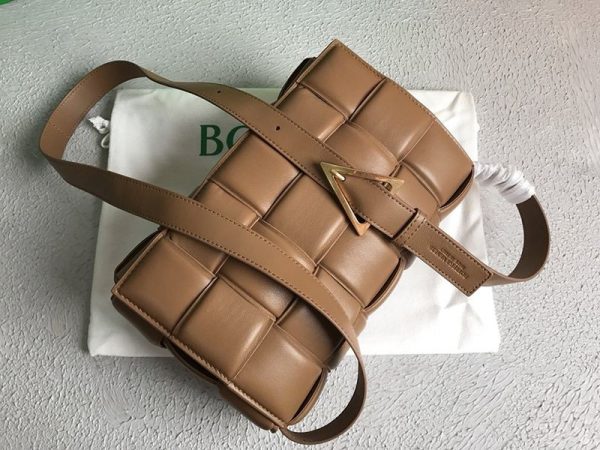 可愛いボッテガヴェネタ パデットカセット 偽物 ショルダーバッグ キャラメル 591970VCQR19850 - 画像 (4)