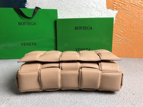 入手困難ボッテガヴェネタ パデットカセット 偽物 ショルダーバッグ アーモンド 591970VCQR12700 - 画像 (5)