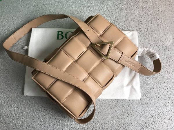 入手困難ボッテガヴェネタ パデットカセット 偽物 ショルダーバッグ アーモンド 591970VCQR12700 - 画像 (6)