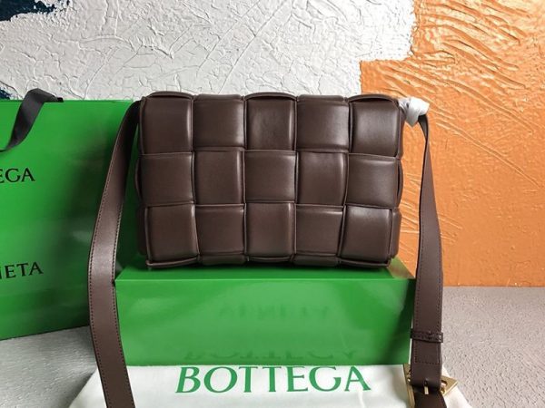 欲しい♡超限定♪ボッテガヴェネタ パデットカセット 偽物 ショルダーバッグ グレープ 591970VCQR15010 - 画像 (3)