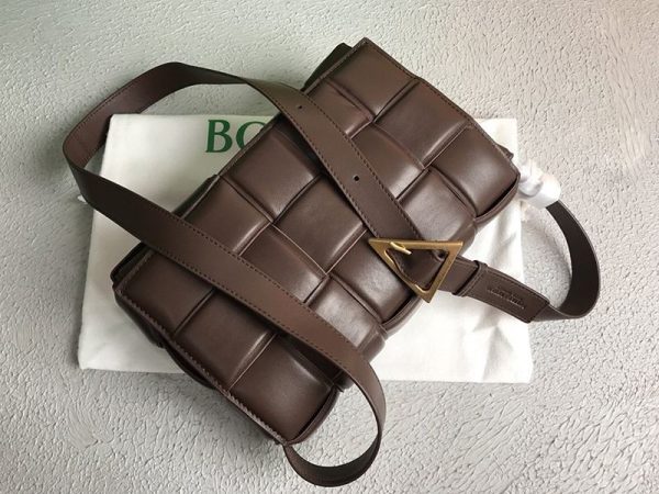 欲しい♡超限定♪ボッテガヴェネタ パデットカセット 偽物 ショルダーバッグ グレープ 591970VCQR15010 - 画像 (4)