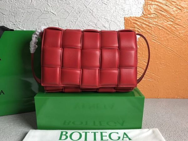 春もの新作ボッテガヴェネタ パデットカセット 偽物 ショルダーバッグ チリ 591970V13Y18901 - 画像 (2)