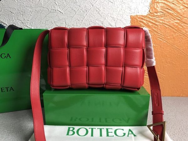 春もの新作ボッテガヴェネタ パデットカセット 偽物 ショルダーバッグ チリ 591970V13Y18901 - 画像 (3)