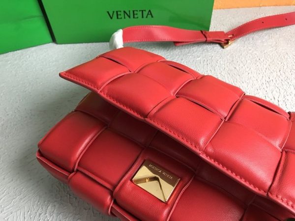 春もの新作ボッテガヴェネタ パデットカセット 偽物 ショルダーバッグ チリ 591970V13Y18901 - 画像 (8)