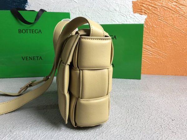 最安値挑戦ボッテガヴェネタ 偽物 パデッドカセット ショルダーバッグ シナバー 591970VCQR19782 - 画像 (5)