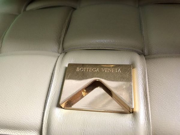 最安値挑戦ボッテガヴェネタ 偽物 パデッドカセット ショルダーバッグ シナバー 591970VCQR19782 - 画像 (9)