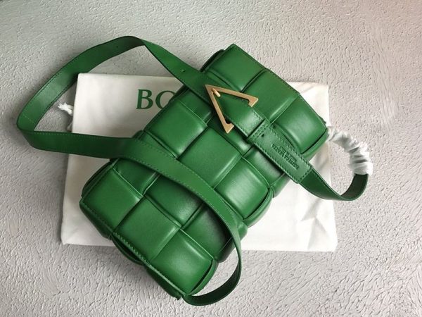 ボッテガヴェネタ スーパーコピー パデッドカセット ショルダーバッグ グリーン boz19602 - 画像 (4)