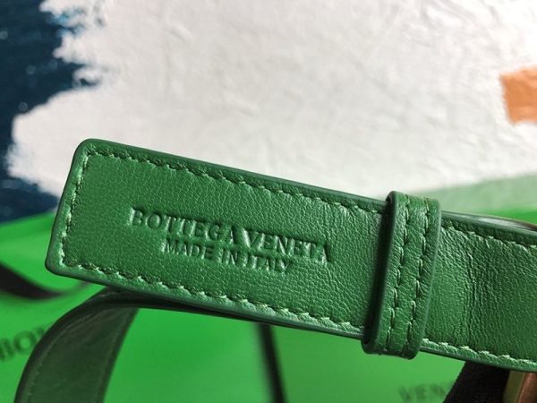 ボッテガヴェネタ スーパーコピー パデッドカセット ショルダーバッグ グリーン boz19602 - 画像 (9)