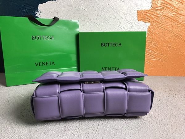 累積売上総額第１位！ボッテガヴェネタ パデットカセット 偽物 ショルダーバッグ ラベンダー 591970VCQR15130 - 画像 (6)