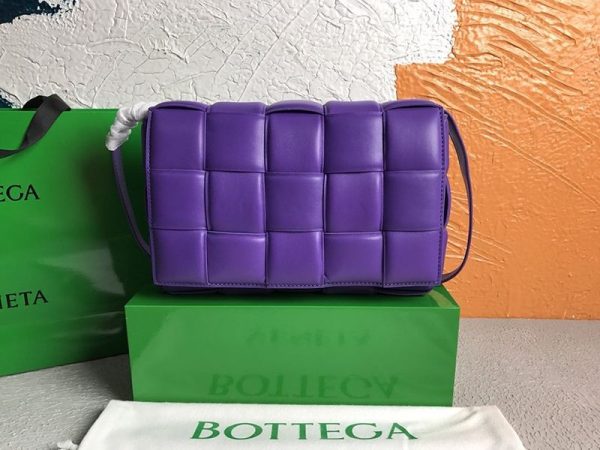 ☆超人気☆ボッテガヴェネタ パデッドカセット 偽物 ショルダーバッグ ロイヤルパープル bov03999 - 画像 (2)
