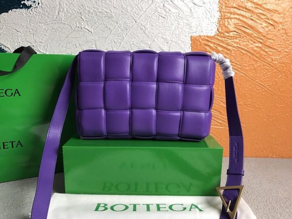 ☆超人気☆ボッテガヴェネタ パデッドカセット 偽物 ショルダーバッグ ロイヤルパープル bov03999 - 画像 (3)