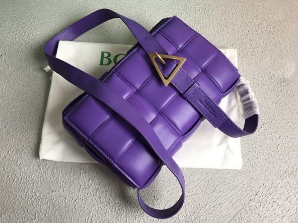 ☆超人気☆ボッテガヴェネタ パデッドカセット 偽物 ショルダーバッグ ロイヤルパープル bov03999 - 画像 (4)