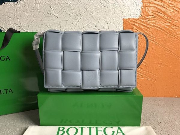 可愛いボッテガヴェネタ パデットカセット 偽物 ショルダーバッグ ムーングレイ bos27294 - 画像 (2)