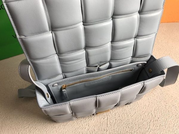 可愛いボッテガヴェネタ パデットカセット 偽物 ショルダーバッグ ムーングレイ bos27294 - 画像 (7)