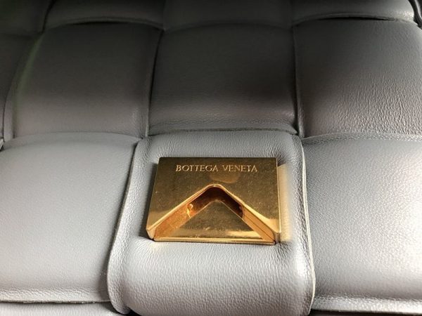 可愛いボッテガヴェネタ パデットカセット 偽物 ショルダーバッグ ムーングレイ bos27294 - 画像 (9)