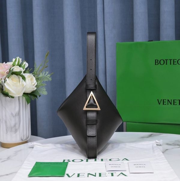 【即発】ボッテガヴェネタ クレードル 偽物 スモールショルダーバッグ ブラック 680057V1BW08425 - 画像 (3)
