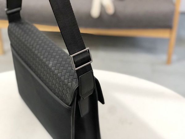【日本未発売】ボッテガヴェネタ イントレチャートレザー 偽物 メッセンジャーバッグ bou22560 - 画像 (5)