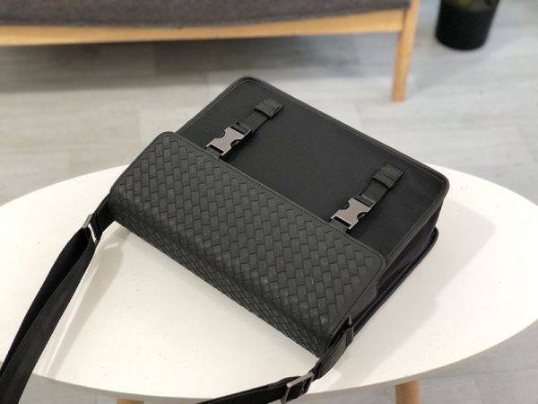 【日本未発売】ボッテガヴェネタ イントレチャートレザー 偽物 メッセンジャーバッグ bou22560 - 画像 (6)