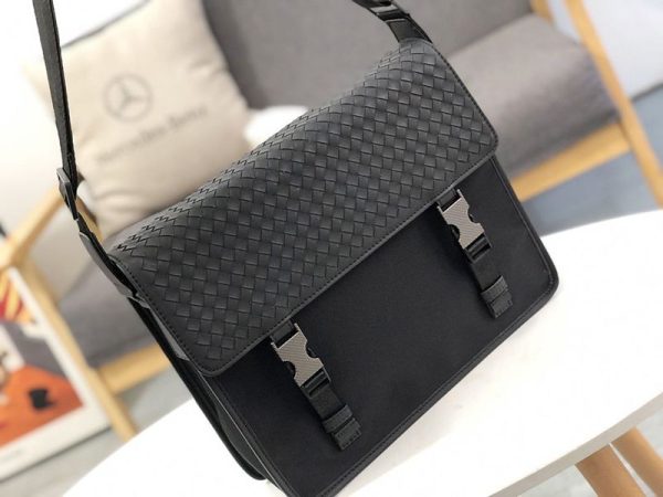 【日本未発売】ボッテガヴェネタ イントレチャートレザー 偽物 メッセンジャーバッグ bou22560 - 画像 (8)