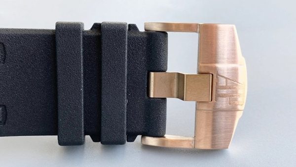 大人気！オーデマピゲ ロイヤルオーク 偽物 オフショアクロノ T3 世界限定1000本 25863TI - 画像 (5)