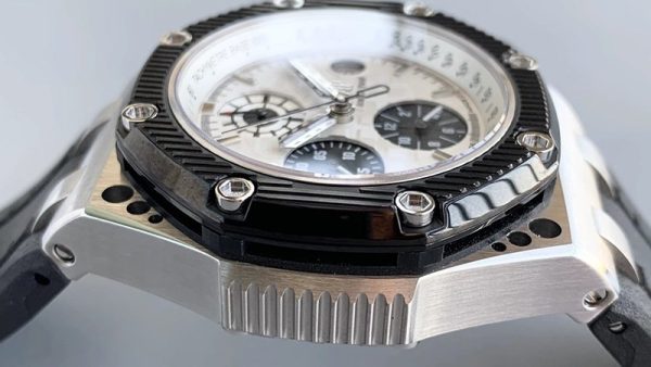 世界中で大人気♪オーデマピゲ ロイヤルオーク 偽物 オフショアクロノ T3 世界限定1000本 Ody67142 - 画像 (4)
