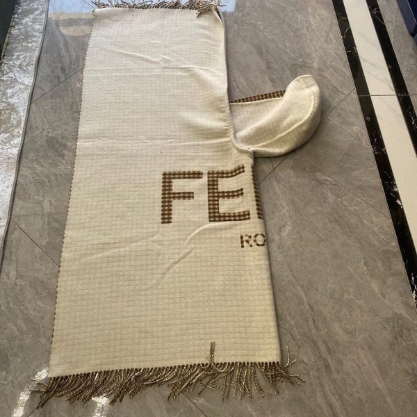 大人気！フェンディ【フェンディ】カール ポンチョ ウール＆カシミア fer38773 - 画像 (7)