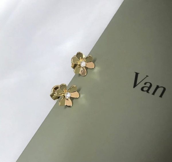 大人気!!新色 【ヴァンクリーフ&アーペル 偽物】ラージフリヴォル ダイヤイヤリング/ピアス vag80428 - 画像 (2)