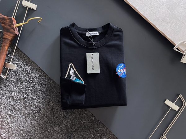 世界中で大人気♪バレンシアガ トレーナー コピー レギュラー クルーネック スペース NASA ban69033 - 画像 (2)