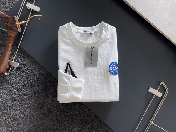 欲しい♡超限定♪バレンシアガ トレーナー 偽物 レギュラー クルーネック スペース NASA baf31586 - 画像 (2)