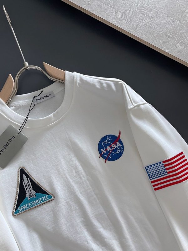 欲しい♡超限定♪バレンシアガ トレーナー 偽物 レギュラー クルーネック スペース NASA baf31586 - 画像 (3)