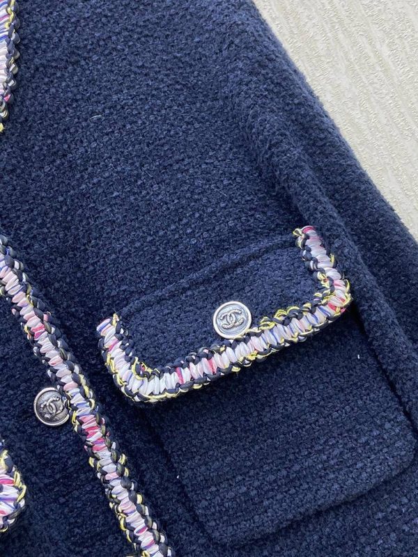 可愛い《21AW》シャネル カーディガン 偽物ボタン COCO ロゴ shb39816 - 画像 (3)