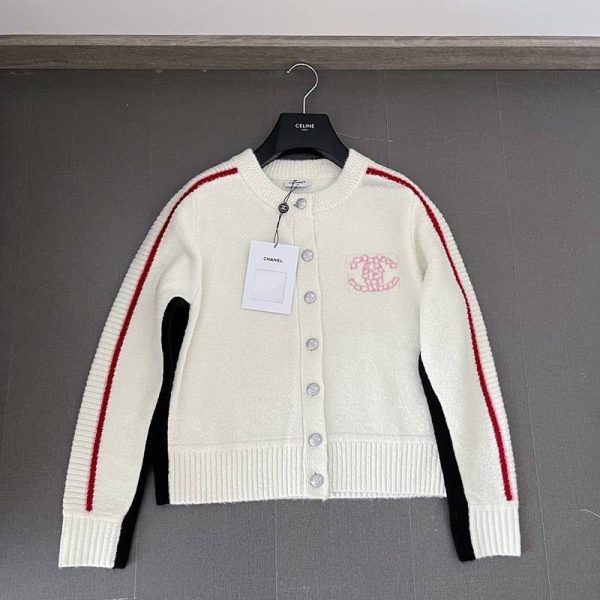 欲しい♡超限定♪《21AW》シャネル カーディガン 偽物ボタン COCO ロゴ shw14048 - 画像 (3)