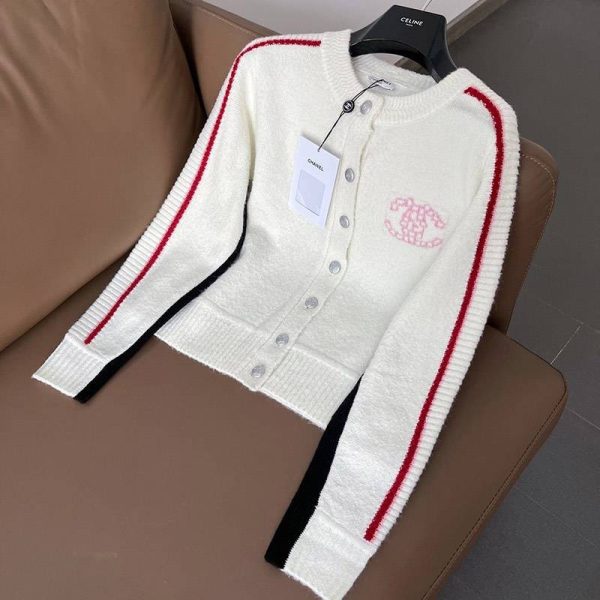 欲しい♡超限定♪《21AW》シャネル カーディガン 偽物ボタン COCO ロゴ shw14048 - 画像 (9)