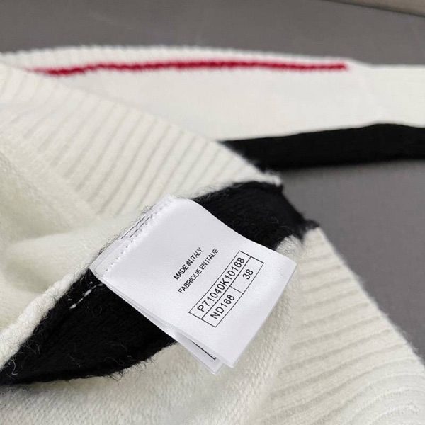 欲しい♡超限定♪《21AW》シャネル カーディガン 偽物ボタン COCO ロゴ shw14048 - 画像 (8)