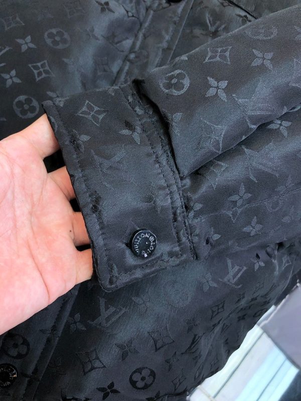 送料込 ルイヴィトン ジャケット 偽物 モノグラム ネイビー 黒 vuy33997 - 画像 (6)