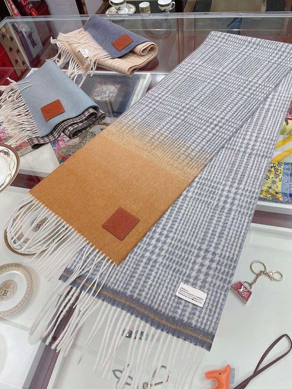 大人気!!新色ロエベ コピー 勾配 チェック スカーフ (カシミヤ) loi37284 - 画像 (4)