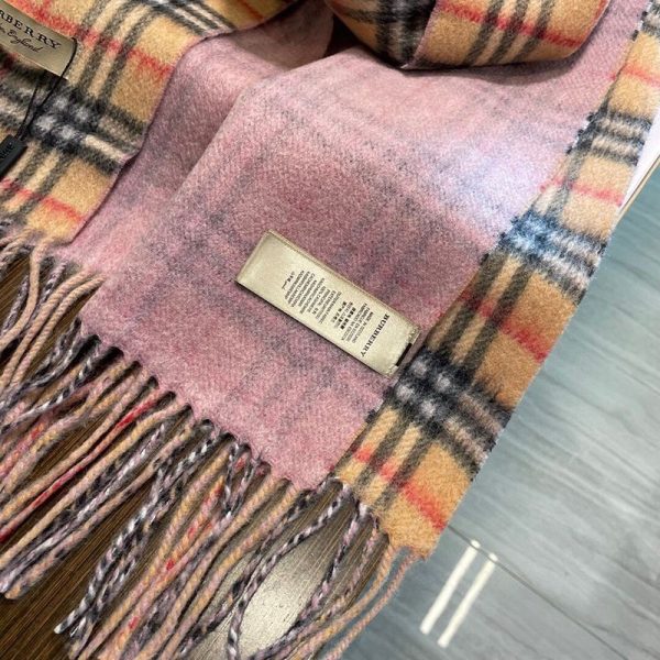 可愛いバーバリー 偽物 リバーシブル チェック カシミアスカーフ Baz43813 - 画像 (7)