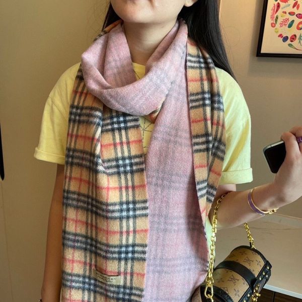 可愛いバーバリー 偽物 リバーシブル チェック カシミアスカーフ Baz43813 - 画像 (8)