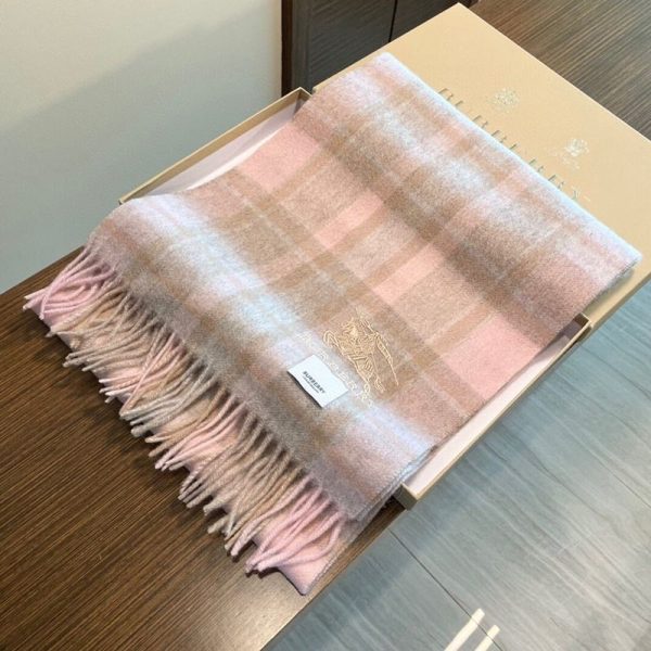 目を惹くカラーバーバリー 偽物 クラシック カシミヤ チェック マフラー Bad43736 - 画像 (4)