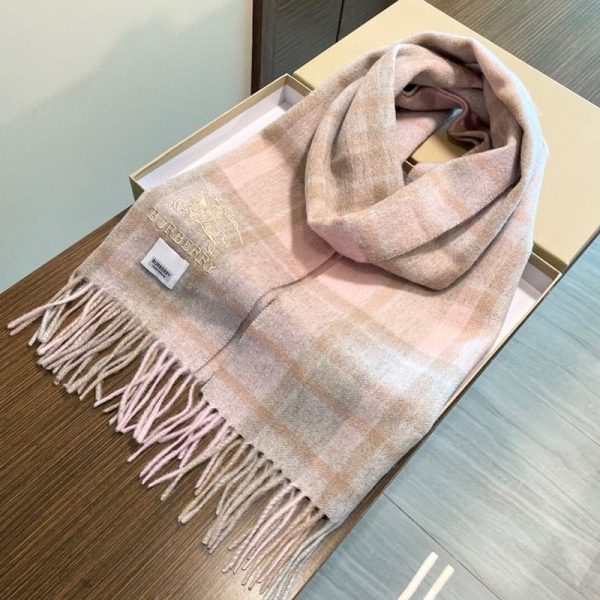 目を惹くカラーバーバリー 偽物 クラシック カシミヤ チェック マフラー Bad43736 - 画像 (5)