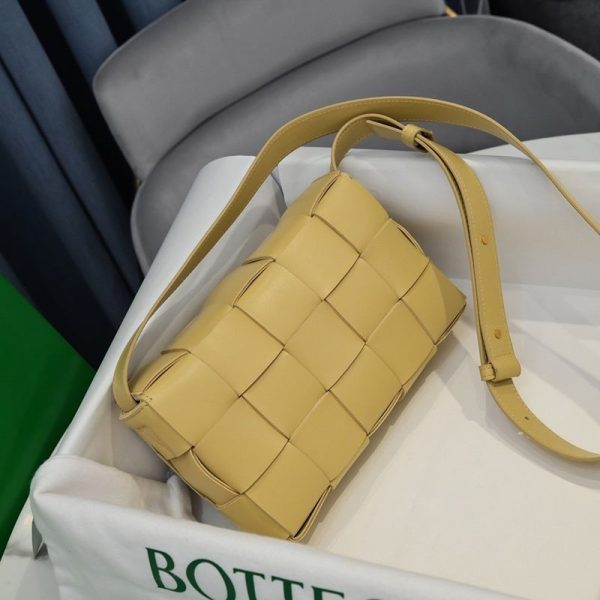 入手困難ボッテガヴェネタ コピー カセット クロスボディバッグ bol94706 - 画像 (2)