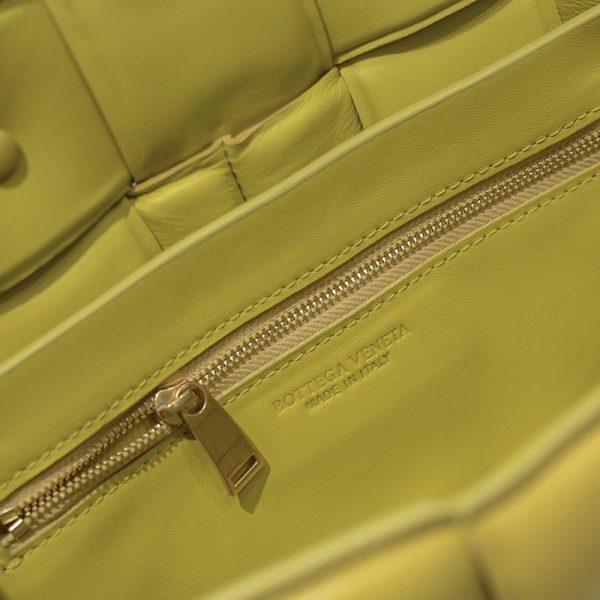 大人気！ボッテガヴェネタ ザチェーン カセット 偽物 レザー製クロスボディバッグ boa02082 - 画像 (9)