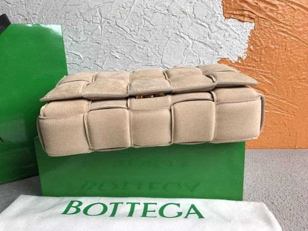 日本未入荷ボッテガヴェネタ カセット コピー スエードのクロスボディバッグ boj52645 - 画像 (4)