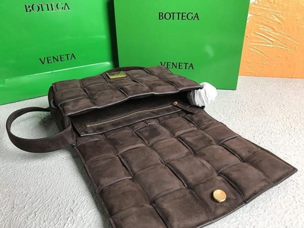 【日本未発売】ボッテガヴェネタ 偽物 カセット スエードのクロスボディバッグ boc96268 - 画像 (5)